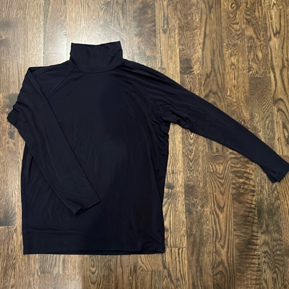 Athleta black tunic - slit sleeve